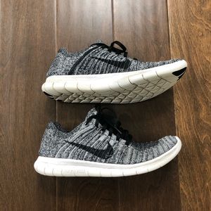 Nike Flyknit Freeruns Sneakers